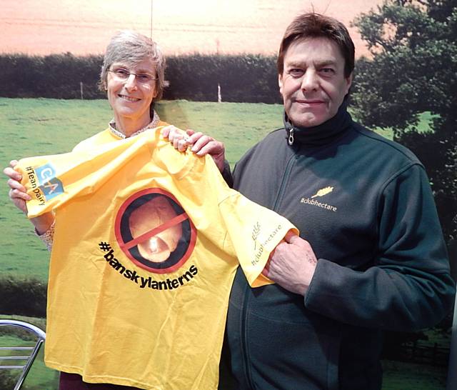Nicola Currie shows off the ban sky lanterns T-shirt with Jono Dixon
Nicola Currie shows off the ban sky lanterns T-shirt with Jono Dixon
