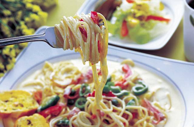 Slow eating speed may be linked to weight loss Slow eating speed may be linked to weight loss