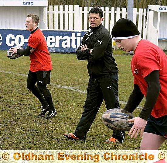 Former New Zealand RL and England RU international Henry Paul offers kicking hints to Oldham players 