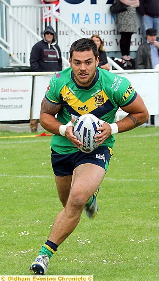 SAM Gee (pictured) has shared the kicking duties in pre-season with Steven Nield — but prop Alex Davidson fancies a go as well. 
