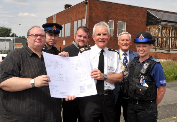 Chief Constable Sir Peter Fahy with (l-r) Pastor Elijah Boswell, PCSO Martin Jones, Lee Marsland, Jim Matthews, president of Oldham Metro Rotary Club, and PCSO Samantha Kent-Brown.