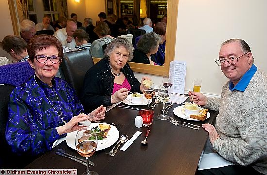 Judith Colman (l), Betty Tomlinson and John Tomlinson tuck into their meals