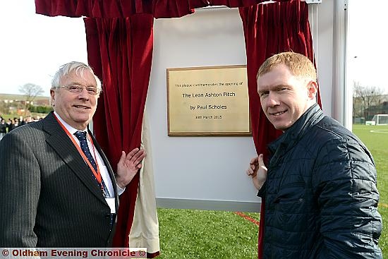 Paul Scholes (right) opens the new Crompton House pitch - named in honour of former chairman of governors Leon Ashton, pictured with the United legend