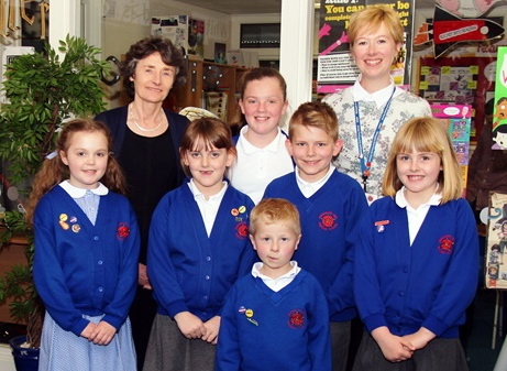 WELCOME . . . Baroness Estelle Morris with head teacher Suzanne Ashton and pupils.