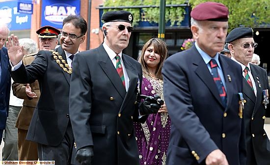 07.06.2015

Gallipoli Remembrance Walk to Oldham Parish Church.
