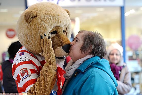 PUCKER up . . . Pat Garlick gets up close and personal with mascot Roary