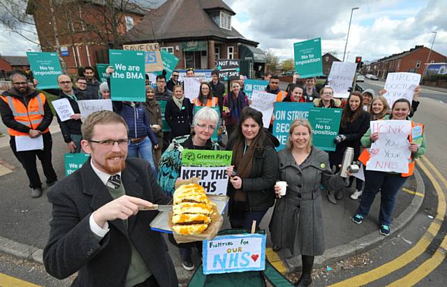 Green Party candidates take cake to junior doctors on strike at Royal Oldham Hospital.

PIC shows (front) L-R: Andy Hunter-Rossall (Failsworth East), Jean Betteridge (Medlock Vale), Carla Rengifo (junior doctor), Miranda Meadowcroft (St Mary's).