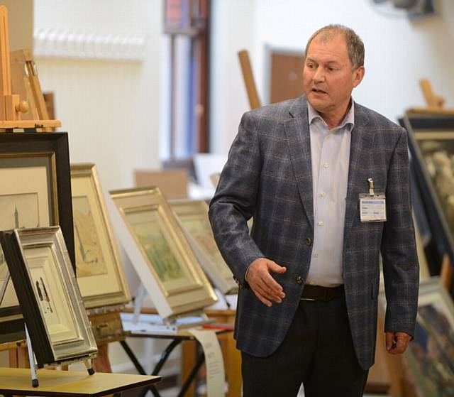 Former Hulme Grammar School pupil Graham Hobbs revisits the school to give an art lecture to current pupils.