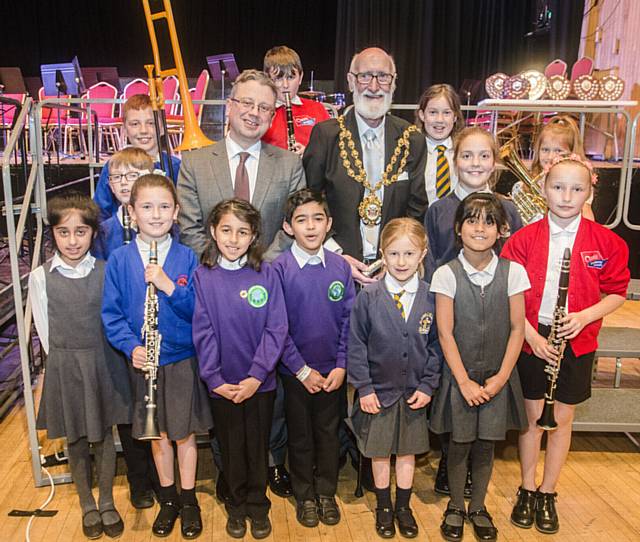 Adjudicator James Stretton and Mayor of Oldham Derek Heffernan with pupils from Lyndhurst Primary, Whitegate End Primary, Freehold Primary Academy, St Anne's, Lydgate and Oasis Limeside Primary School