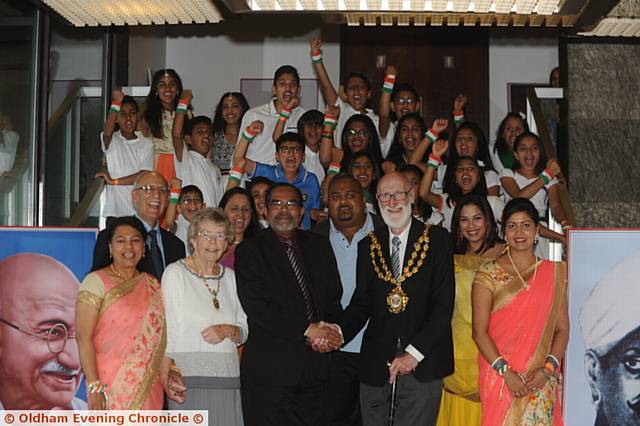 Indian Independence Day celebrations at Q.E Hall

Centre Mayoress Di Heffernan, Association President Shashi Mohandas,Secretary Sasi Patel and Mayor Cllr Derek Heffernan