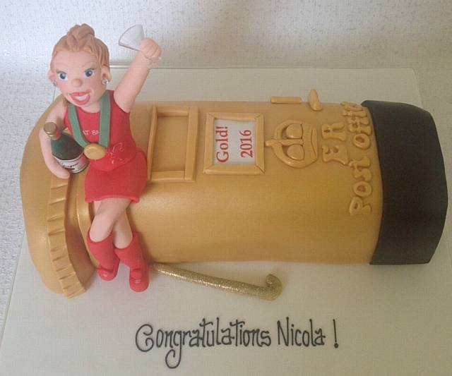 Cake to celebrate Nicola White's Gold