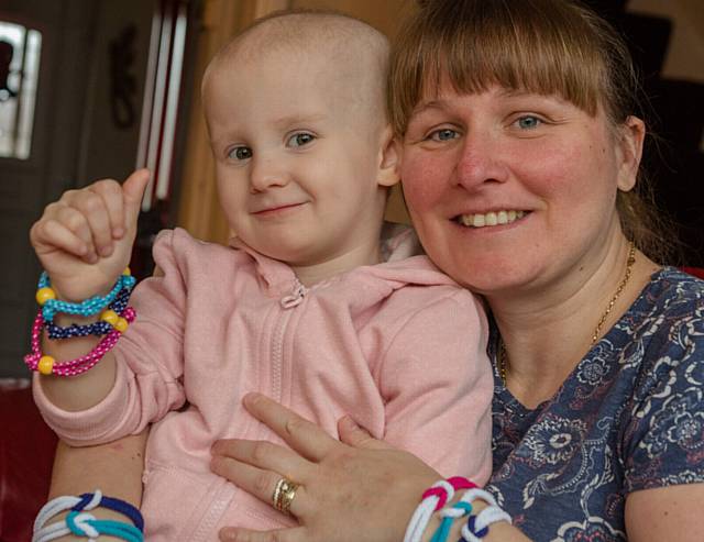 Mum Natalie Hepburn and her daughter Harlie (3) wear their Cancer Research UK unity bands