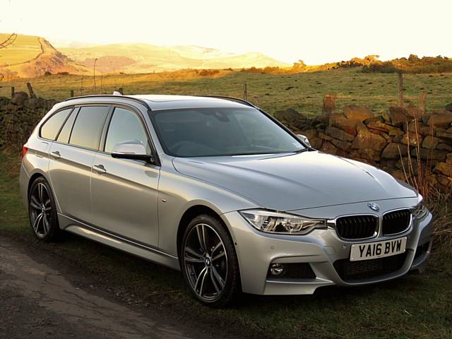 Doesn't hang around - the BMW 330d Touring xDrive