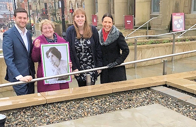 Jim McMahon MP, Jean Stretton, Oldham Council Leader, Angela Rayner MP and Debbie Abrahams MP with a portrait of Annie Kenney.