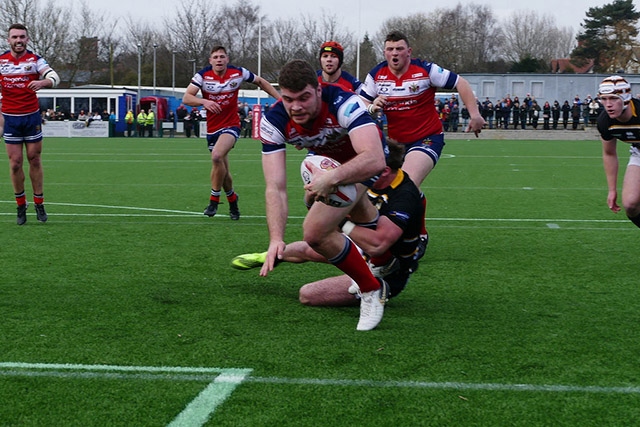 Oldham's double try-scorer Matt Reid heads for the line.

Picture courtesy of Dave Naylor