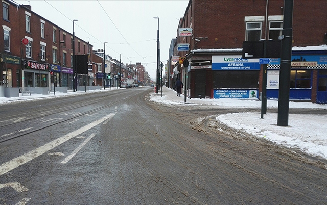 Union Street in Oldham resembled a ghost town this afternoon at 4pm