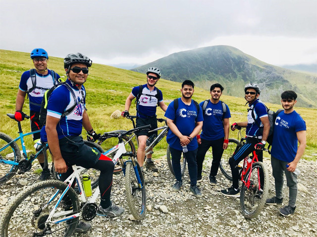 Mount Snowdon cycle team