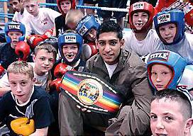 AMIR KHAN with youngsters at Hopwood Hall. AMIR KHAN with youngsters at Hopwood Hall.