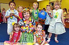 Barbara Howard retiring from Royton Hall Primary School. Back row l-r, Daniel Johnson, Macy Parkin, Nathan Tomassi, Joshua Sencicle, Lauren Haigh. Front row l-r, Mya Ward, Barbara, Bethan Jones. 
