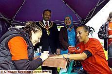 NICHOLA MEGGISON paints Dannielle Allison’s nails while the Mayor of Oldham, Councillor Shoab Akhtar and Mayoress Shafeena Kauser look on NICHOLA MEGGISON paints Dannielle Allison’s nails while the Mayor of Oldham, Councillor Shoab Akhtar and Mayoress Shafeena Kauser look on