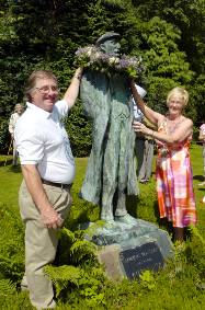 Gilbert Symes and Parish council Chair Pat Lord place a wreath on the statue of poet Ammon Wrigley Gilbert Symes and Parish council Chair Pat Lord place a wreath on the statue of poet Ammon Wrigley