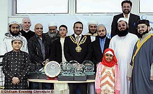 The Mayor Shoab Akhtar presents Awards at the Honeywell Centre, Hathershaw 
