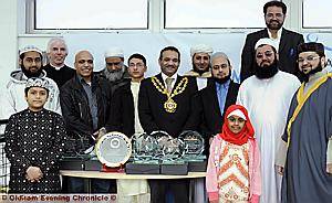 The Mayor Shoab Akhtar presents Awards at the Honeywell Centre, Hathershaw 
