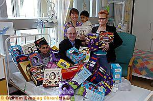Local Lottery Winner Tommy Cone delivers Easter Eggs to Childrens Ward at Royal Oldham Hospital.
Local Lottery Winner Tommy Cone delivers Easter Eggs to Childrens Ward at Royal Oldham Hospital.