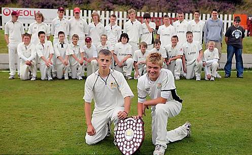 Captains Luke Du Feu (left),of Austerlands, and Shaw’s Drew Fullalove line up before the Leicester Shield final at Thorpe Lane. 