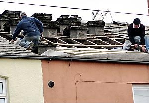 The roofers operating without safety precautions 