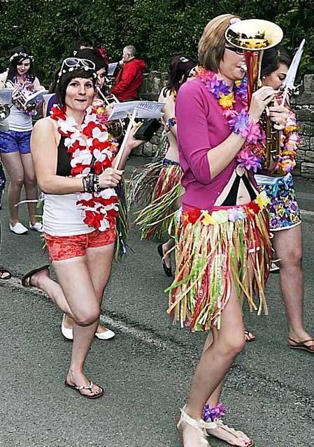 ADDING COLOUR... Hula Hores Band at Diggle.