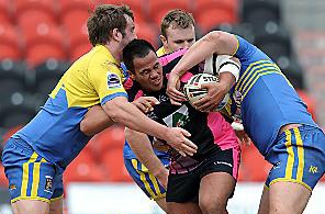 STUCK IN THE MIDDLE: Valu Bentley tries to make force his way through a couple of Doncaster players. 