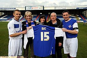 MEMORIAL MATCH: Lee Cartwright, Laura McManus, Justine McManus, Mike McManus, David Eyres.
MEMORIAL MATCH: Lee Cartwright, Laura McManus, Justine McManus, Mike McManus, David Eyres.