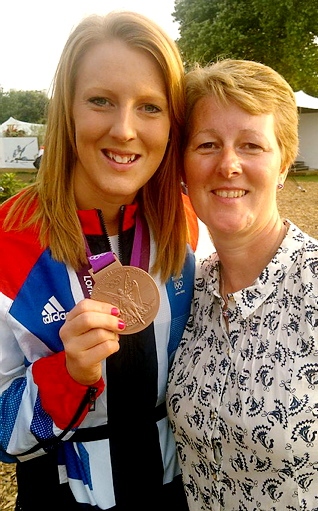 MAGIC moment: Oldham’s Olympic hockey bronze medallist Nicola White shows her prize to her mum in Hyde Park
MAGIC moment: Oldham’s Olympic hockey bronze medallist Nicola White shows her prize to her mum in Hyde Park