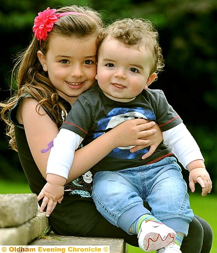 TV debut: Elvis O’Connor with sister Alana, will appear in ITV drama “Mrs Biggs”
TV debut: Elvis O’Connor with sister Alana, will appear in ITV drama “Mrs Biggs”