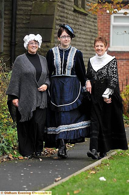 Victorian Ladies (l-r) Adrienne Williams, Lindsey Williams ands Barbara Allison 
