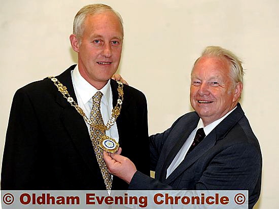 Councillor Brian Lord hands over the ceremonial chains to the new Saddleworth Parish Council chairman, Councillor Graham Sheldon
Councillor Brian Lord hands over the ceremonial chains to the new Saddleworth Parish Council chairman, Councillor Graham Sheldon