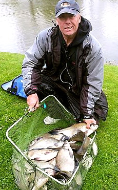 PETE Humphries showed his class by scooping his second match on the trot in the Medlock Bridge AC Saturday open series on the Park Lake. 

The Rochdale Angling Centre rod caught 34lb 9oz of skimmers and tench. Pete Cuniffe was second on 21lb 5oz of chub, roach and skimmers 
