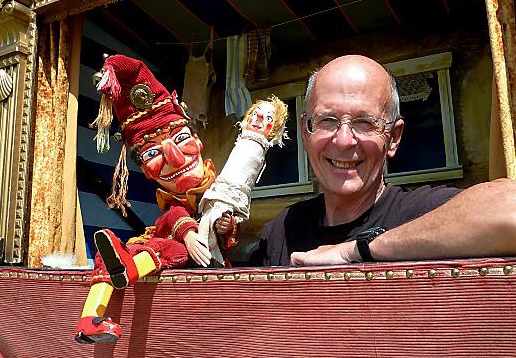 Puppeteer Les Clarke with Mister Punch and the baby.
Puppeteer Les Clarke with Mister Punch and the baby.