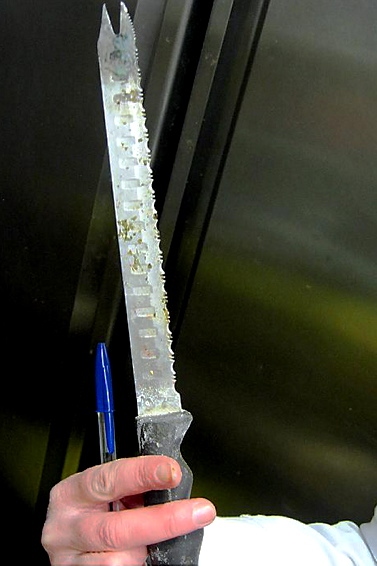 DISGUSTING: filthy knife  

