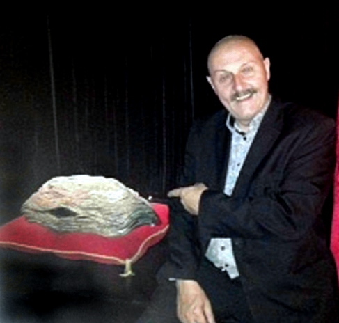 DAVE... with whistling oyster DAVE... with whistling oyster