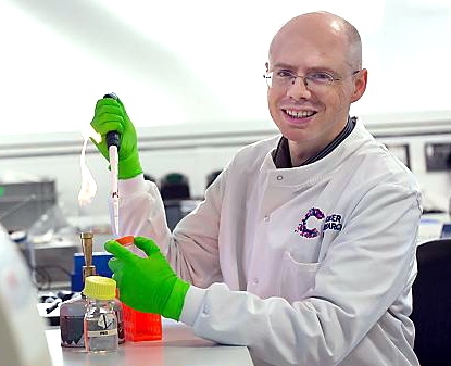 PIONEERING research... Oldham scientist Steve Lyons is working on ways to fight cancer PIONEERING research... Oldham scientist Steve Lyons is working on ways to fight cancer