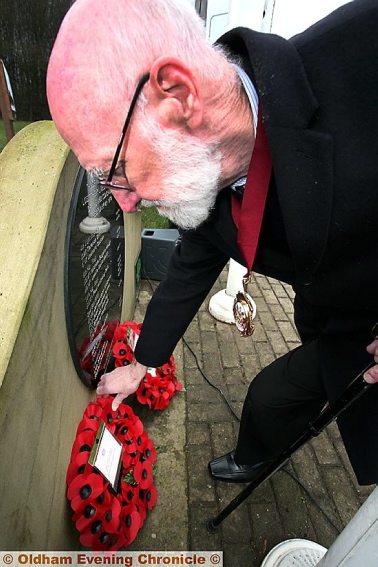 Deputy Mayor Councillor Derek Heffernan lays a wreath at the service