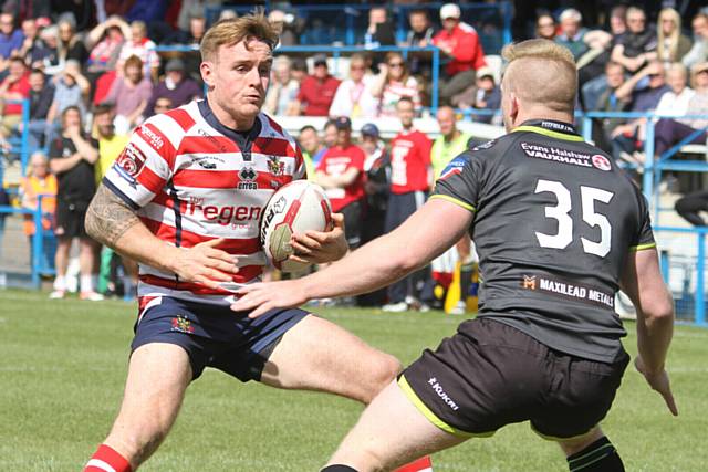 Gary Middlehurst . . . marked landmark appearance with a try. Gary Middlehurst . . . marked landmark appearance with a try.