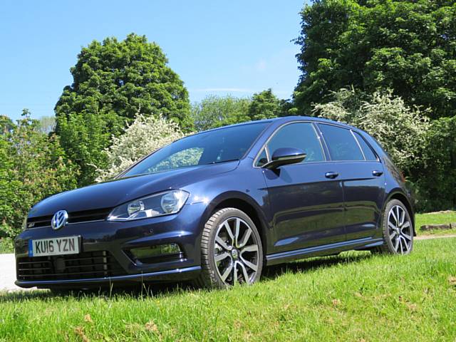 VW Golf R-Line