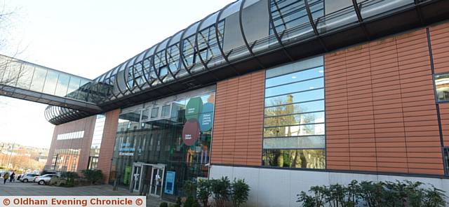 Gallery Oldham and Oldham Library..