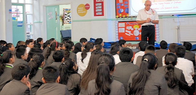 HeartStart Oldham trains 70 children to save a life HeartStart Oldham trains 70 children to save a life