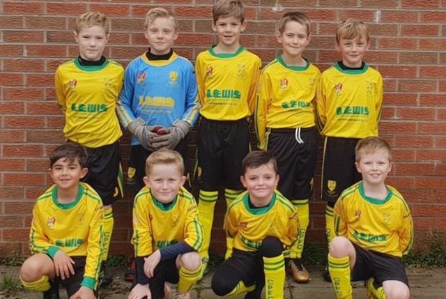 Chadderton Park's under-nines Phoenix team would like to thanks W J Lewis (Builders Merchants) Ltd for sponsoring their new kit