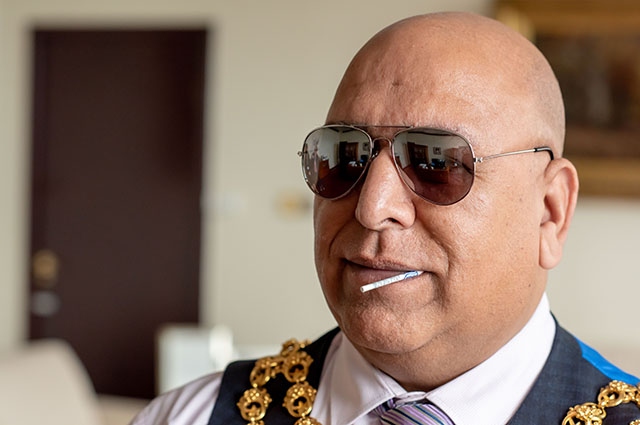 The Mayor of Oldham, Councillor Javid Iqbal, copies Kojak.

Pictures by Darren Robinson