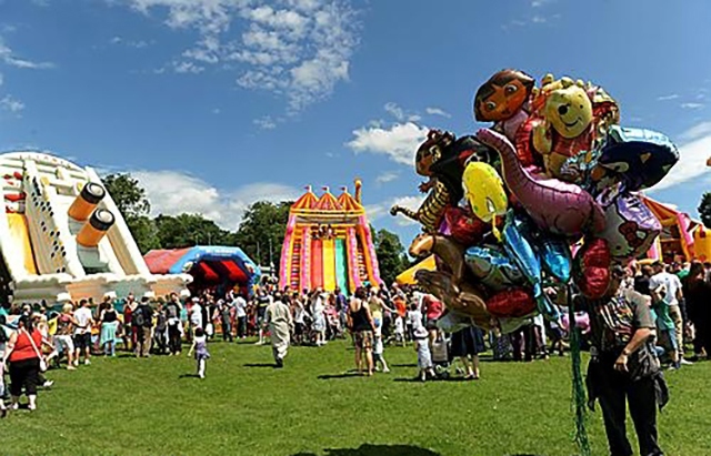 A scene from the Oldham Carnival back in the Alexandra Park days A scene from the Oldham Carnival back in the Alexandra Park days